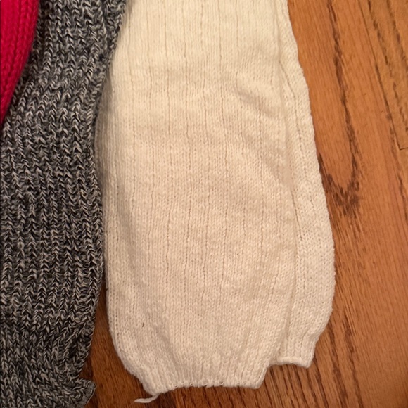 Elegant Red Knit Scarf for Women - Picture 4 of 4